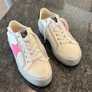 Trendy White Sneakers with Pink Star
